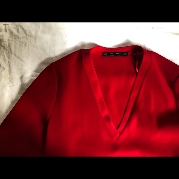 SOLD - GORGEOUS v-neck red top - Picture 3 of 4